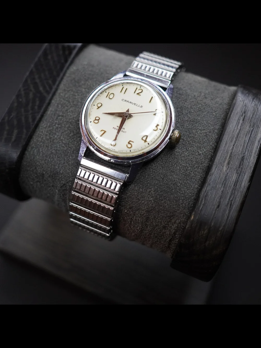 Vintage 1971 Caravelle by Bulova Mens Watch Cream Dial Water Resistant Japan
